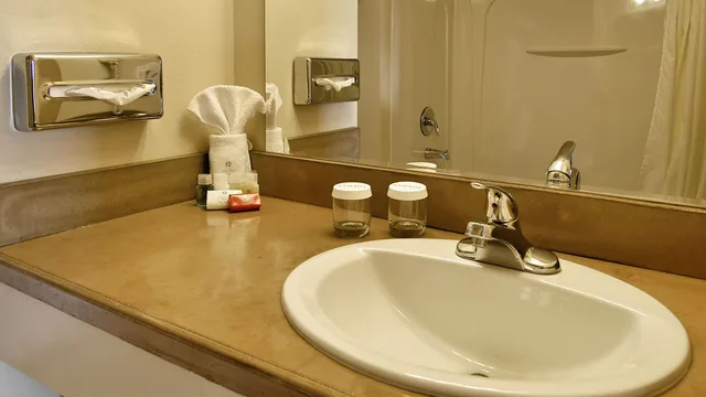 Ramada by Wyndham Anchorage Downtown photo 7