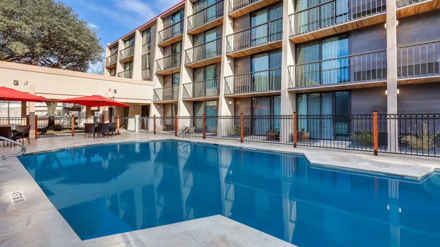 Ramada by Wyndham Austin South photo 9