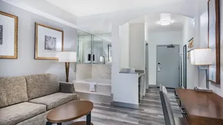 Ramada by Wyndham Bakersfield North