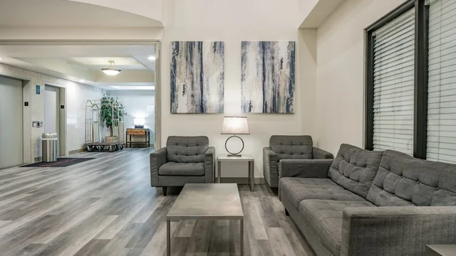 Ramada by Wyndham Bakersfield North photo 5