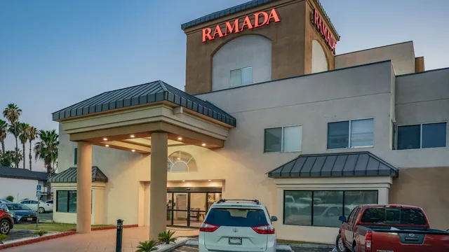 Ramada by Wyndham Bakersfield North photo 9