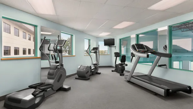 Ramada by Wyndham Belleville Harbourview Conference Centre photo 5
