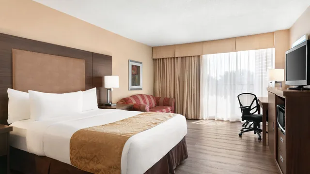Ramada by Wyndham Belleville Harbourview Conference Centre photo 6