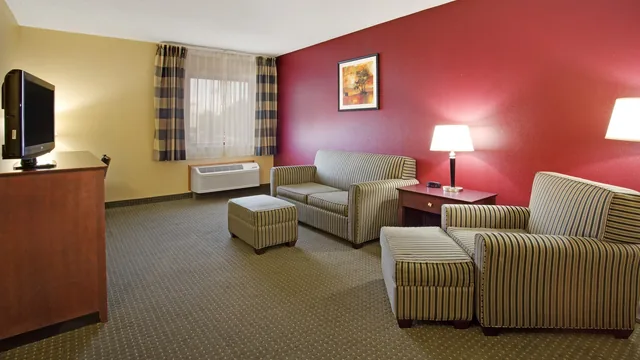 Ramada by Wyndham Bettendorf photo 5