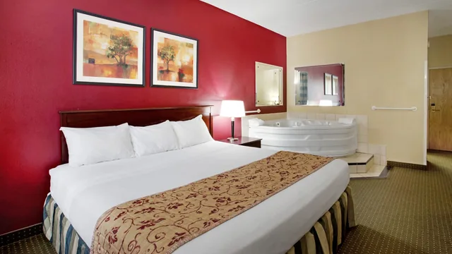 Ramada by Wyndham Bettendorf photo 6