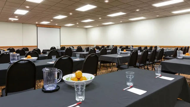 Ramada by Wyndham Bismarck photo 4