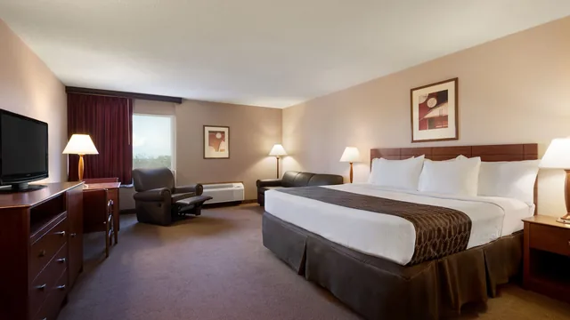 Ramada by Wyndham Bismarck photo 7