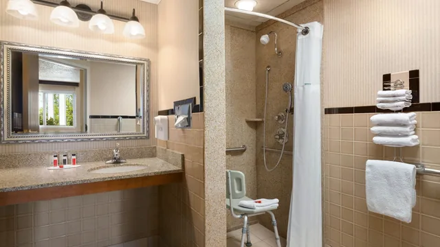 Ramada by Wyndham Bismarck photo 8