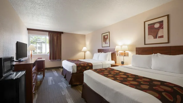 Ramada by Wyndham Bismarck photo 9