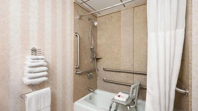 Ramada by Wyndham Bismarck photo 10
