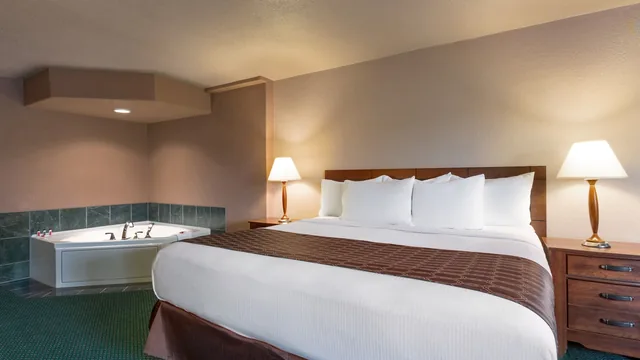Ramada by Wyndham Bismarck photo 12