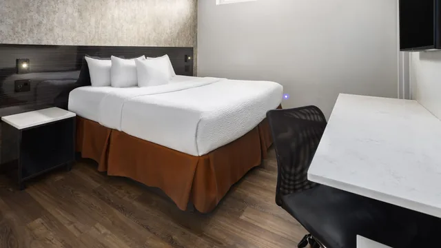 Ramada by Wyndham Bronx photo 8