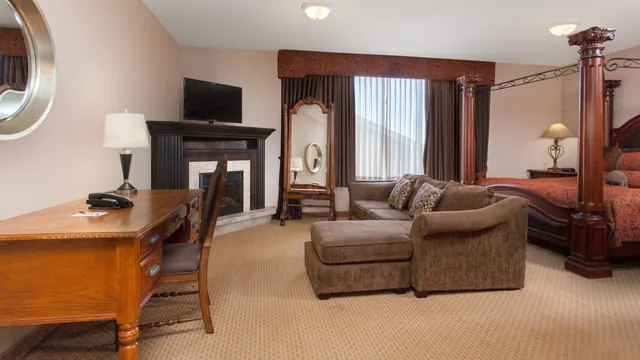 Ramada by Wyndham Brooks photo 9