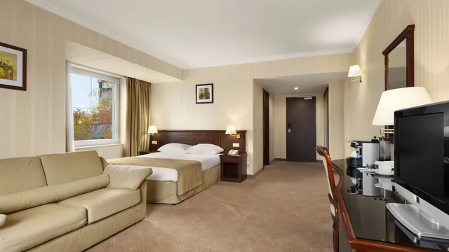 Ramada Hotel & Suites by Wyndham Bucharest North photo 5
