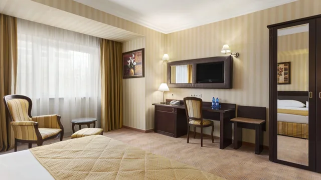 Ramada Hotel & Suites by Wyndham Bucharest North photo 8
