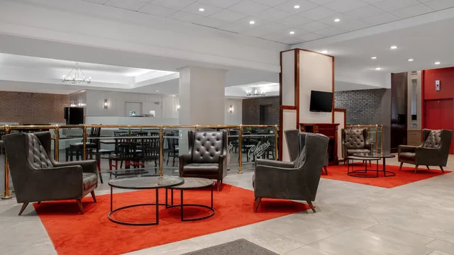 Ramada Plaza by Wyndham Calgary Downtown photo 7