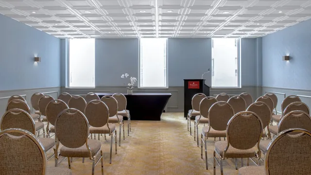 Ramada Plaza by Wyndham Calgary Downtown photo 9