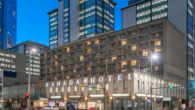 Ramada Plaza by Wyndham Calgary Downtown photo 10