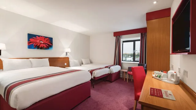 Ramada by Wyndham Cambridge photo 2