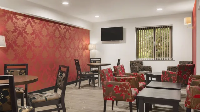 Ramada by Wyndham Cambridge photo 3