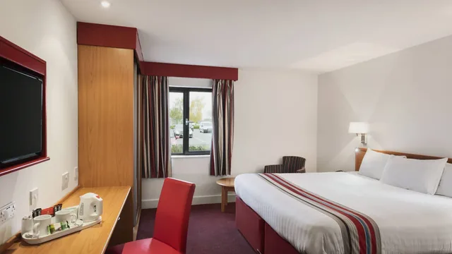 Ramada by Wyndham Cambridge photo 4