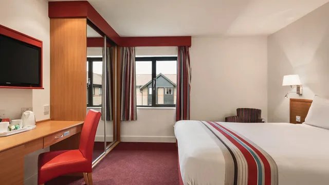 Ramada by Wyndham Cambridge photo 7
