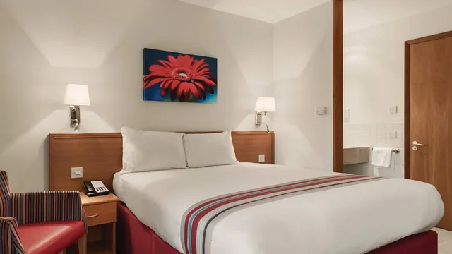 Ramada by Wyndham Cambridge photo 8