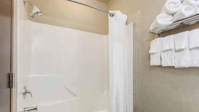 Ramada by Wyndham Camrose photo 4