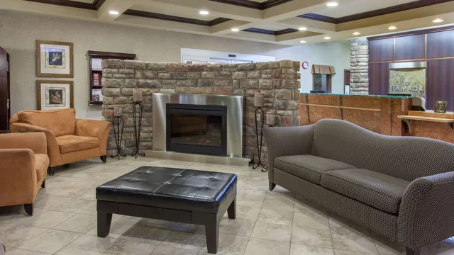 Ramada by Wyndham Camrose photo 5