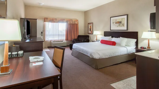 Ramada by Wyndham Camrose photo 9