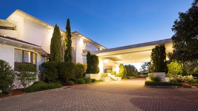 Ramada by Wyndham Diplomat Canberra photo 9