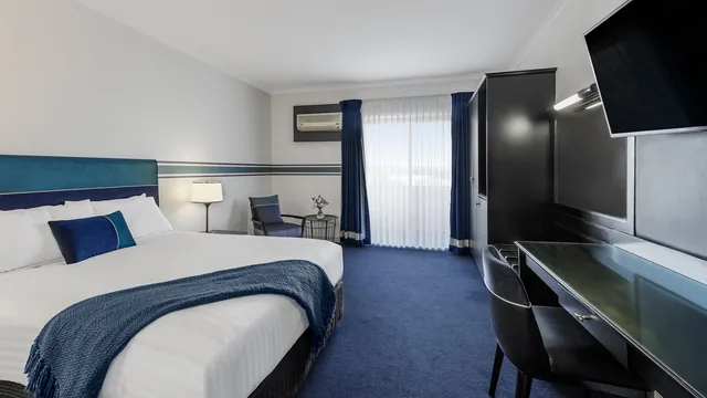 Ramada by Wyndham Diplomat Canberra photo 11