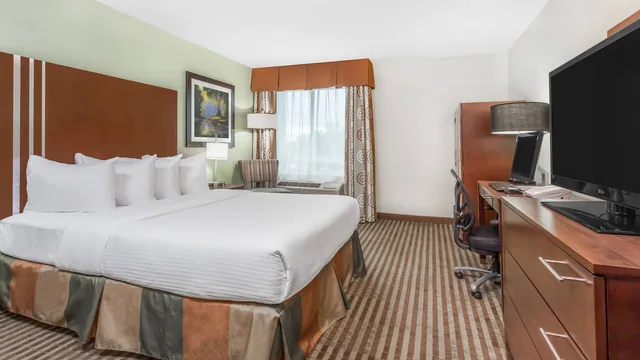 Ramada by Wyndham Carlyle photo 5