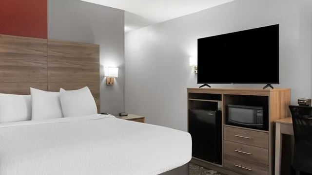 Ramada by Wyndham Cedar Rapids South photo 10