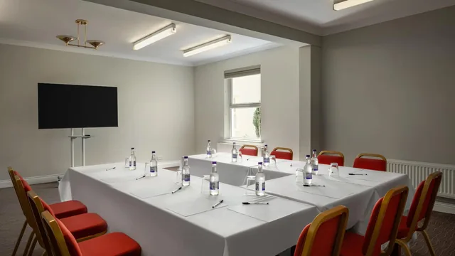 Ramada by Wyndham Cheltenham photo 7
