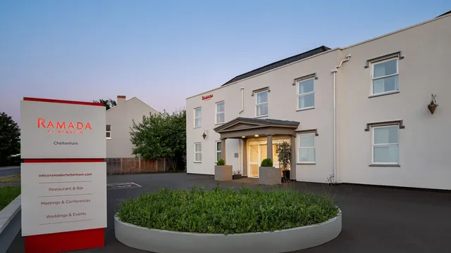 Ramada by Wyndham Cheltenham photo 9
