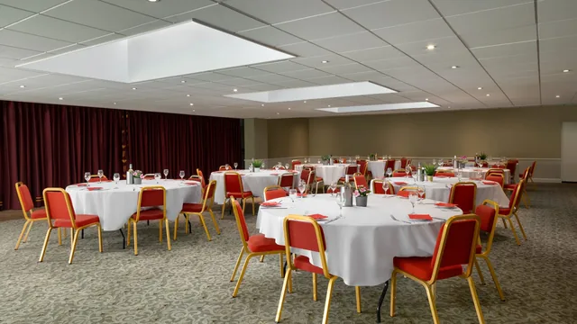 Ramada by Wyndham Cheltenham photo 11