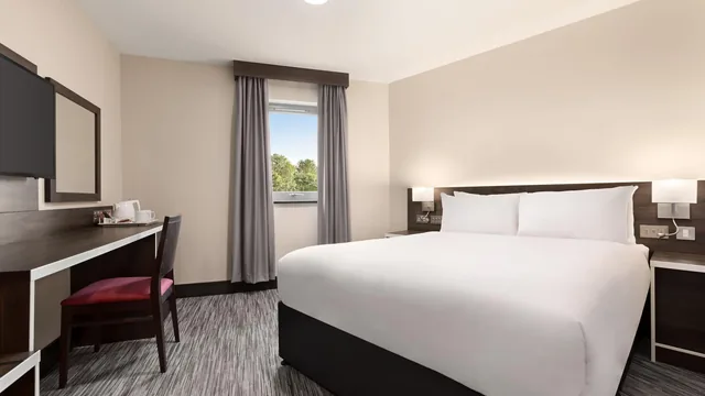 Ramada by Wyndham Cobham photo 5