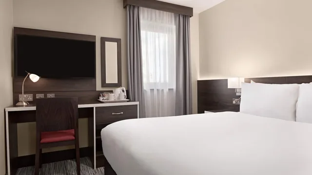 Ramada by Wyndham Cobham photo 7