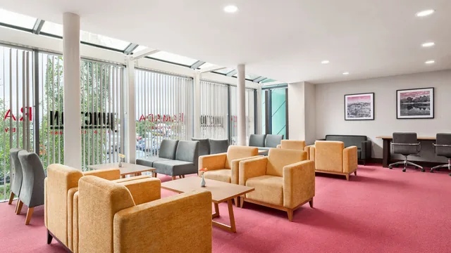 Ramada by Wyndham Cobham photo 9