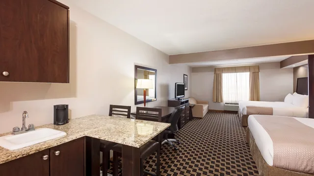 Ramada by Wyndham Cold Lake photo 4