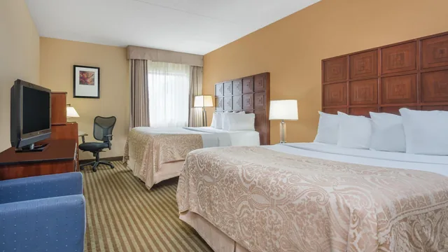 Ramada by Wyndham Columbus North photo 7