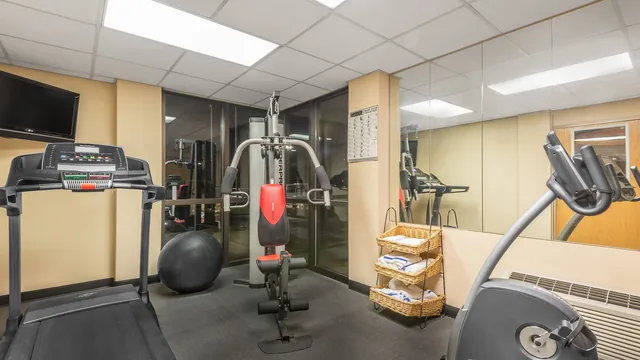 Ramada by Wyndham Columbus North photo 9