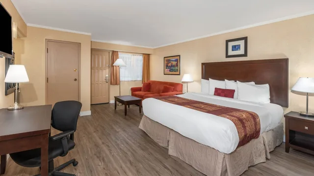 Ramada by Wyndham Coquitlam photo 1