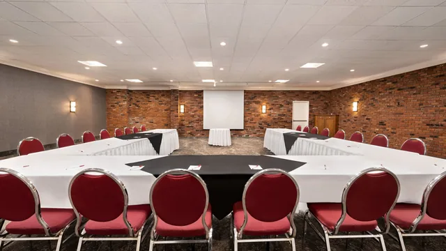 Ramada by Wyndham Cornwall photo 1
