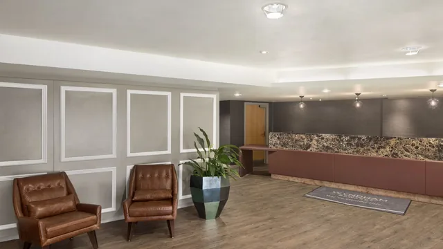Ramada Hotel & Suites by Wyndham Coventry photo 2