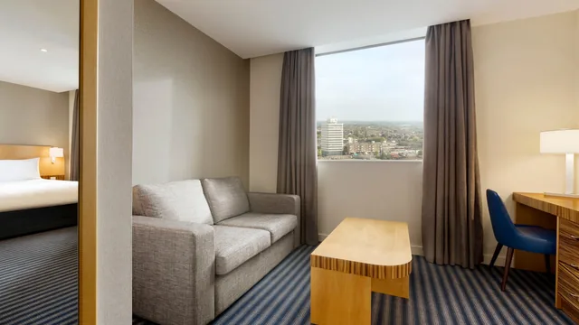 Ramada Hotel & Suites by Wyndham Coventry photo 3