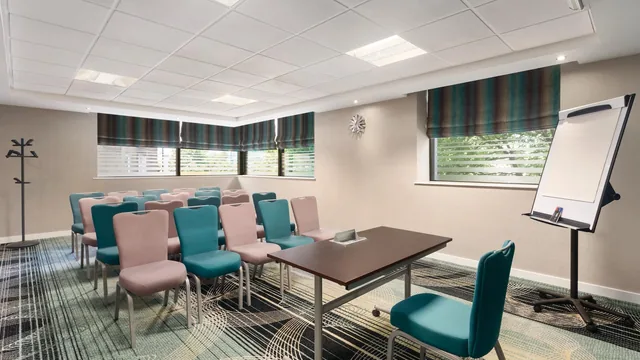 Ramada Hotel & Suites by Wyndham Coventry photo 5