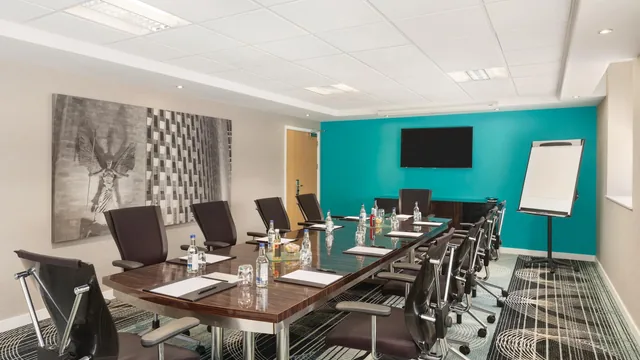 Ramada Hotel & Suites by Wyndham Coventry photo 6