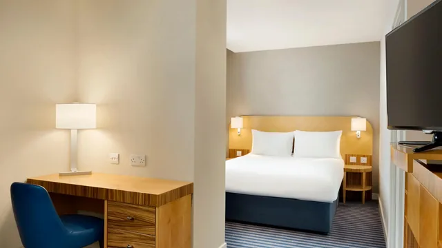 Ramada Hotel & Suites by Wyndham Coventry photo 7